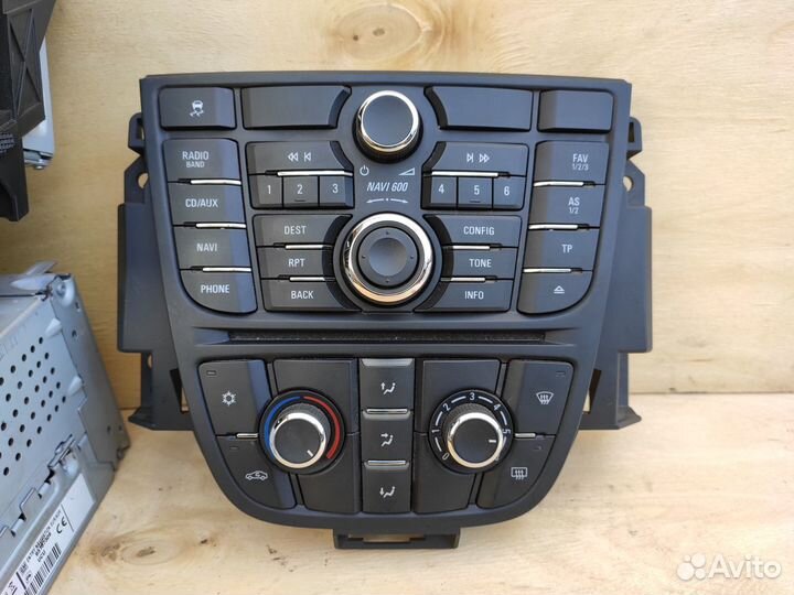 Комплект Navi 600 CID на Opel Astra J