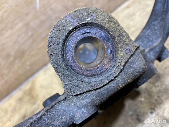 Поворотный кулак правый Skoda Octavia A5 X107