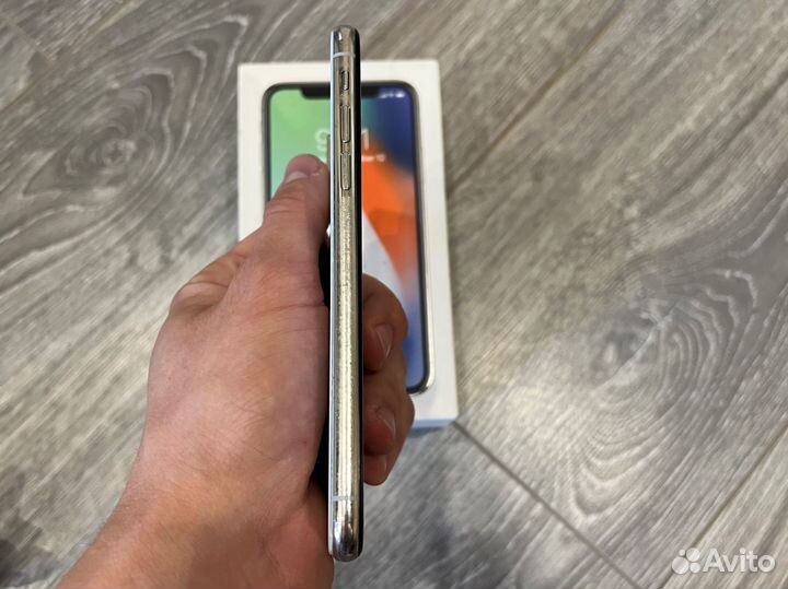 Телефон iPhone X 256 Gb