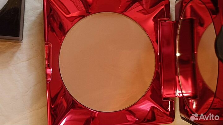 Huda beauty cinnamon BUN, KVD vegan TAN 175