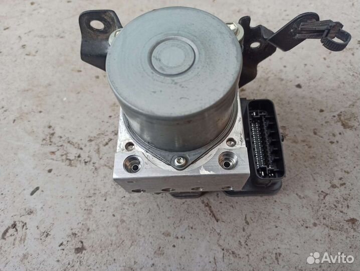 Блок ABS Тойота Хайлюкс 8 1GD-FTV 2.8L diesel 177л