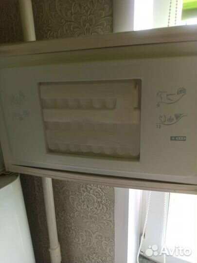 12-Холодильник Indesit RA32G. 015