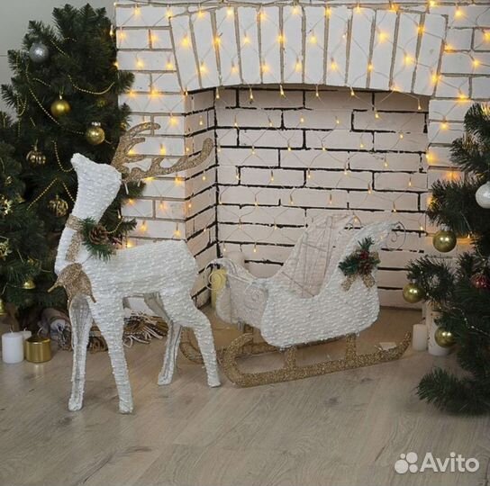 Олень с санями светящийся