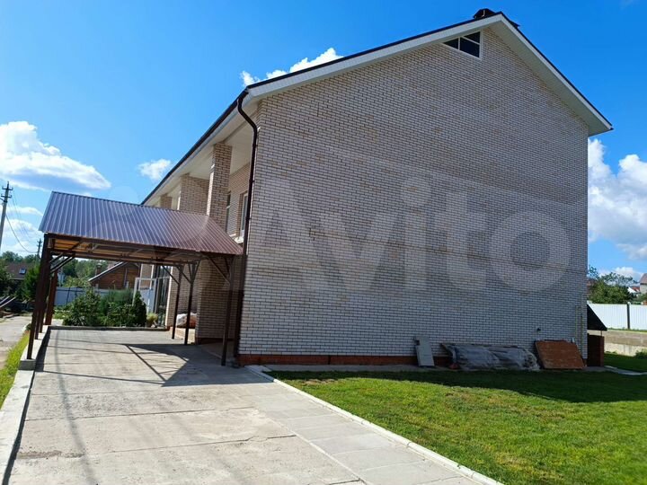 Таунхаус 212 м² на участке 6 сот.