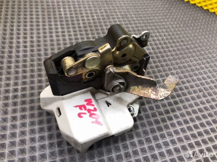 Замок двери Mercedes-Benz 190E W201 M102 2.0 1990