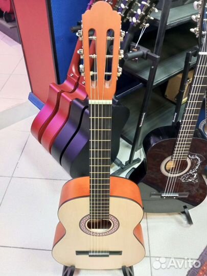 Гитары с широким грифом и металлическими струнами