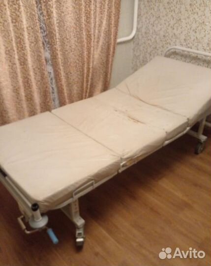 Медицинская кровать