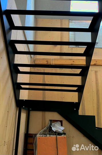 Лестничные перила кованные с монтажем