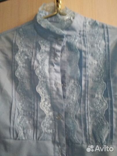Блузка голубая