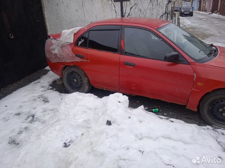 Mitsubishi Lancer 1.3 МТ, 1997, битый, 75 000 км