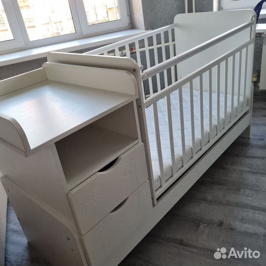 Кроватка с маятником