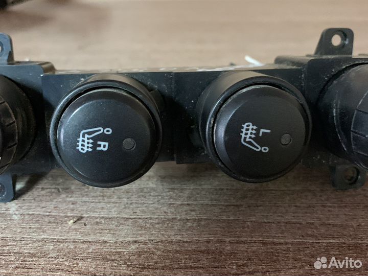 Кнопки обогрева сидений Kyron