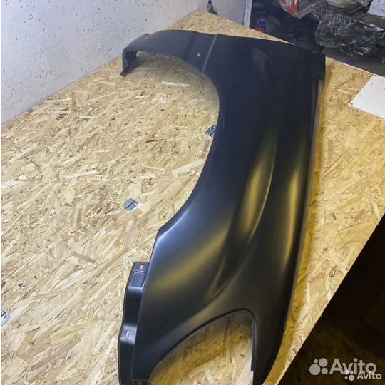 Переднее крыло Toyota Land Cruiser 100 Lexus LX470