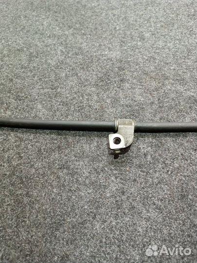 Трос стояночного тормоза задний правый Mitsubishi