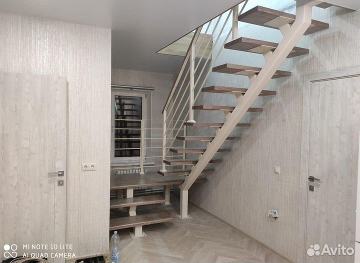 Лестница на металлическом каркасе