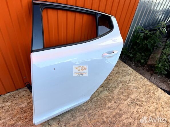 Дверь задняя левая Kia Stinger (2017-2022)