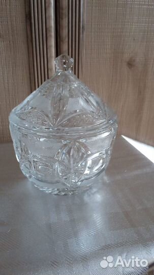 Хрустальная конфетница с крышкой