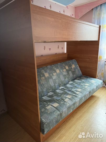 Двухъярусная кровать с диваном