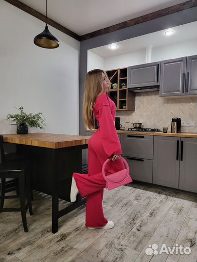 Женский спортивный костюм