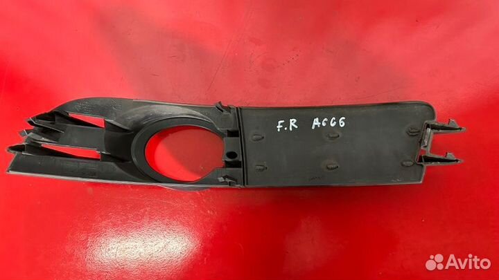 Накладка противотуманной фары передняя правая Audi