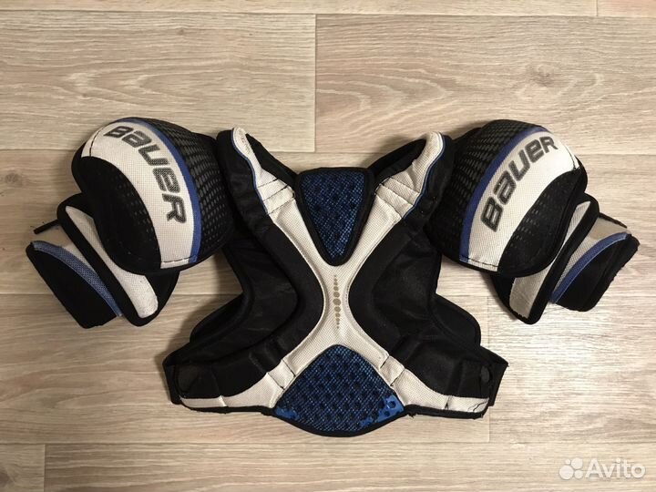 Нагрудник хоккейный bauer