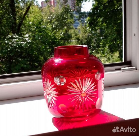 Ваза хрусталь СССР. Рубиновое стекло