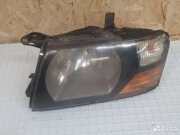 Фара левая Mitsubishi pajero montero 3