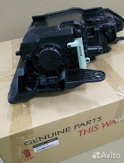 Фара правая Hyndai Genesis G70 92102G9130