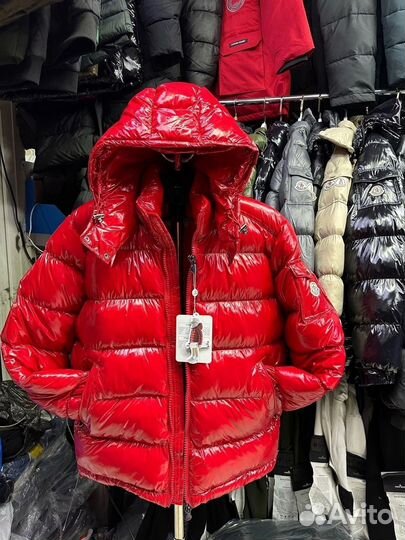 Пуховик moncler красный глянцевый