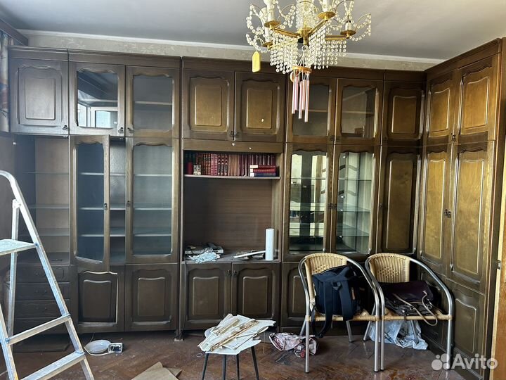 Стенка в гостиную из дерева