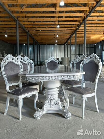 В наличии стол