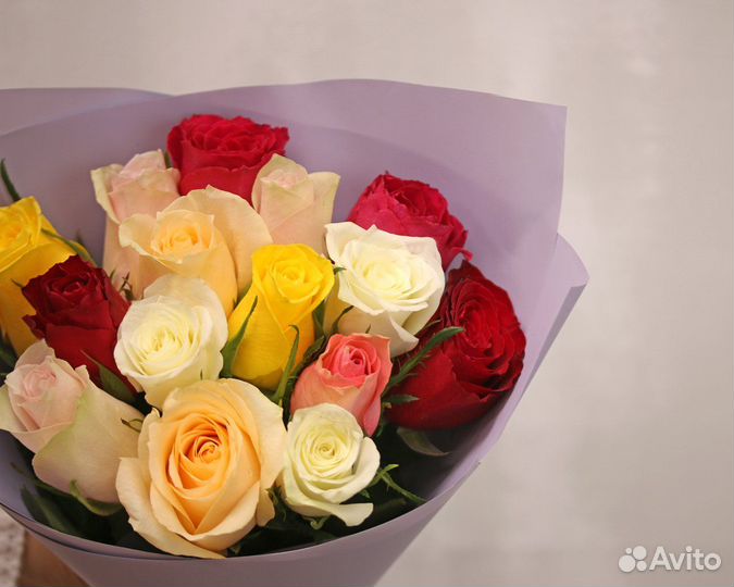 Букет из 15 роз микс 35-40 см (Кения) в упаковке