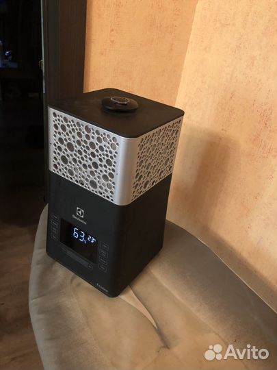 Увлажнитель воздуха Electrolux EHU-3710D