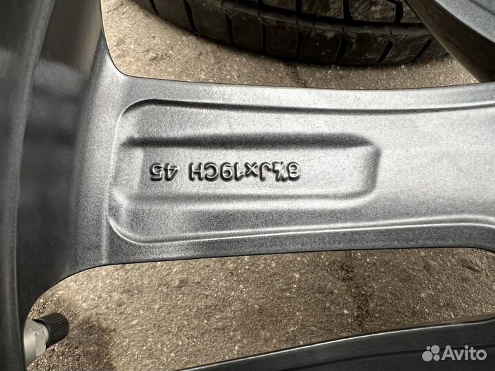 Колеса зимние на Jaguar F-Pace R19 оригинал