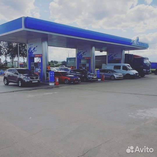 Заправщик автомобилей газпром-нефть
