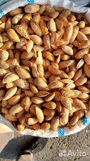 Миндаль мягкий, сладкий. Фундук Крым, грецкий, Мёд