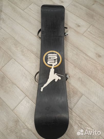 Сноуборд с креплениями