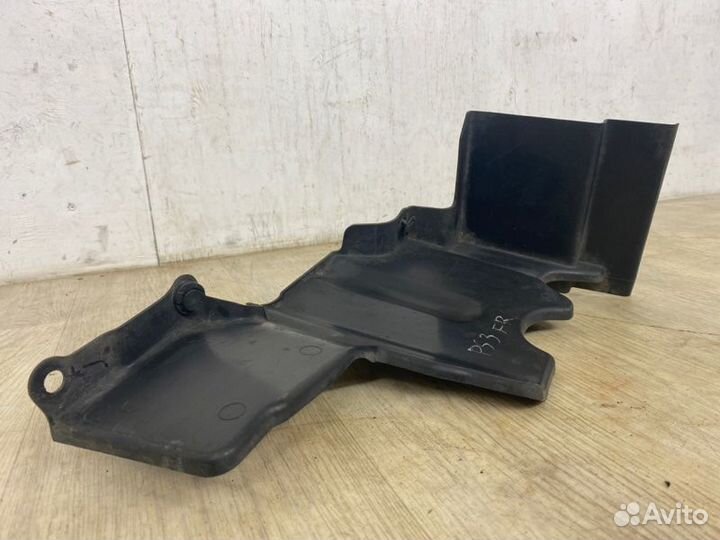 Дефлектор радиатора правый Mitsubishi Pajero Sport