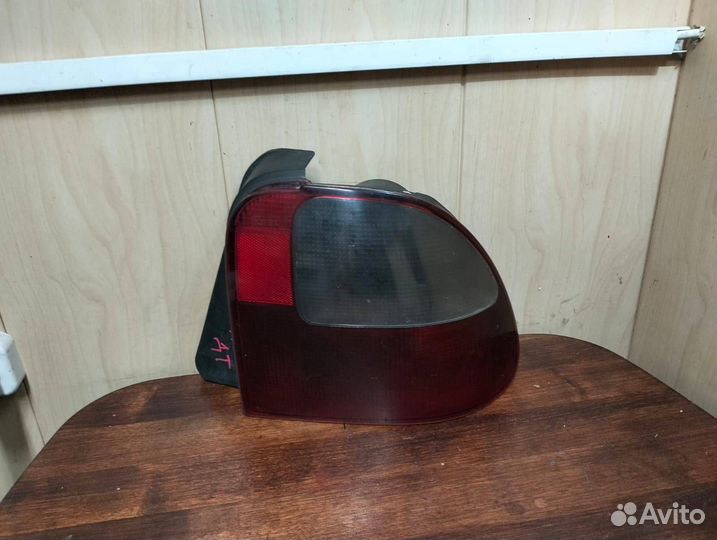 Задний правый фонарь Rover400