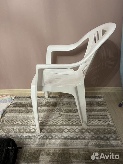 Стул пластиковый