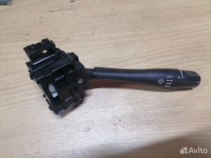 Подрулевой перек-ль дворников Nissan Maxima А33