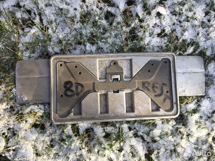 Накладка под номерной знак 8D0807285AA Audi A4 B5