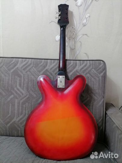 Электрогитара полуакустическая
