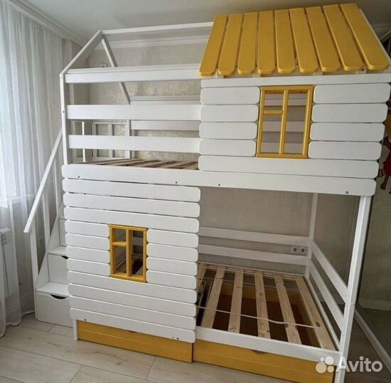 Кровать двухъярусная из массива дерева