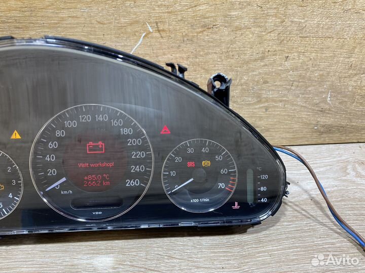 Панель приборов Mercedes W211 бензин 1121173