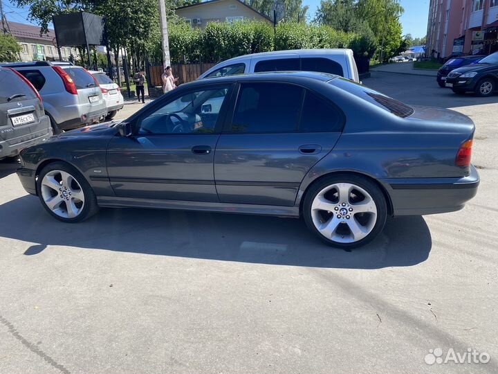 Машина BMW e39