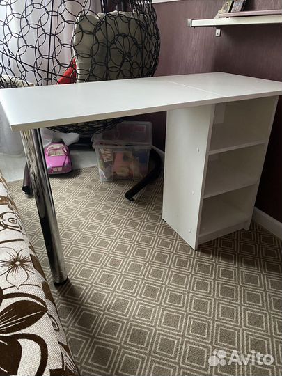 Маникюрный стол складной