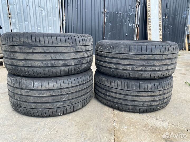 Pirelli P Zero 275/40 R21 и 315/35 R21 111Y