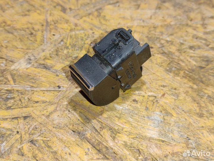 Кнопка стеклоподъемника Ford Focus 3 CB8 1.6L pnda