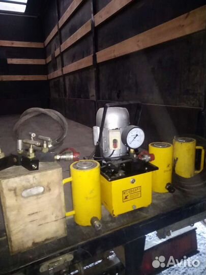 4 домкрата 50 тон, Масло станция